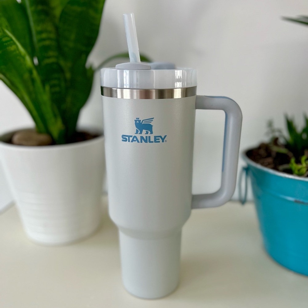 NEW Stanley H2.0 FlowState Tumbler - 40 oz (Fog)